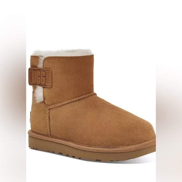 Ugg mini Bailey logo strap boots sz 5 nwb - Picture 1 of 3